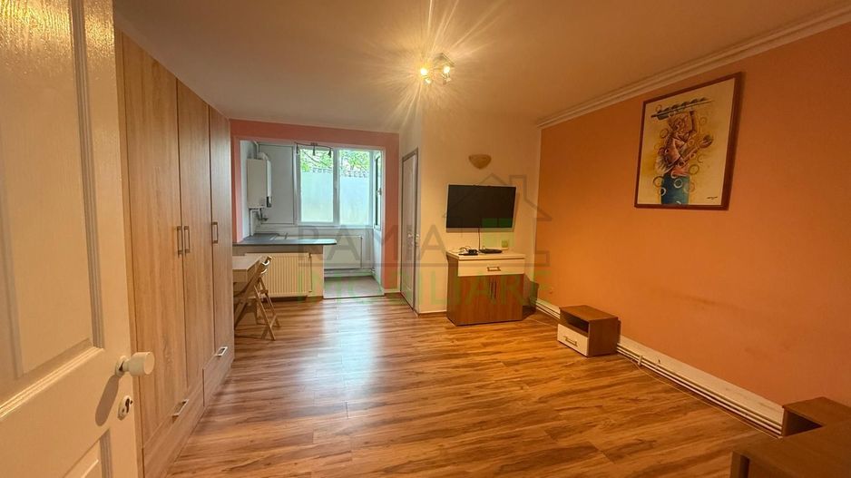 Garsonieră Astra – parter înalt, poziționată pe mijloc, cu beci și baie renovată - Poză 1