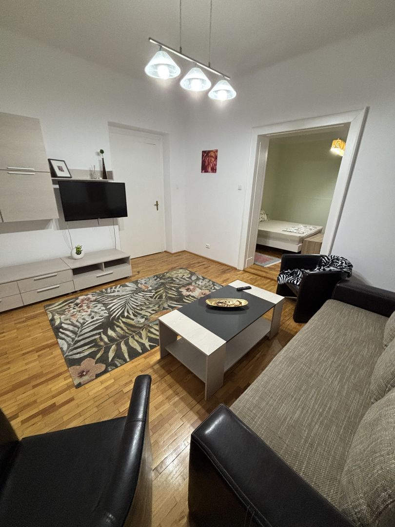 Vilă de închiriat zona Parvan - Poză 2