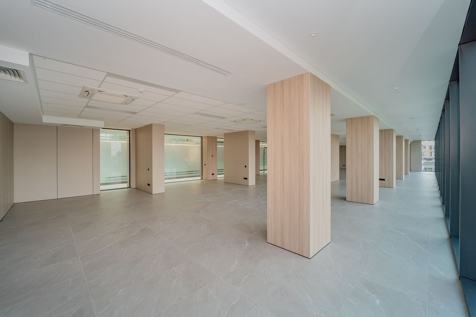 SPRE CHIRIE SPAȚIU COMERCIAL PENTRU BIROU | OFICIU 130 m2 Premium Location Bussines | Chișinău ,Centru ,Str.Bul.Ștefan Cel Mare și Sfânt , 115/1 - Poză 3