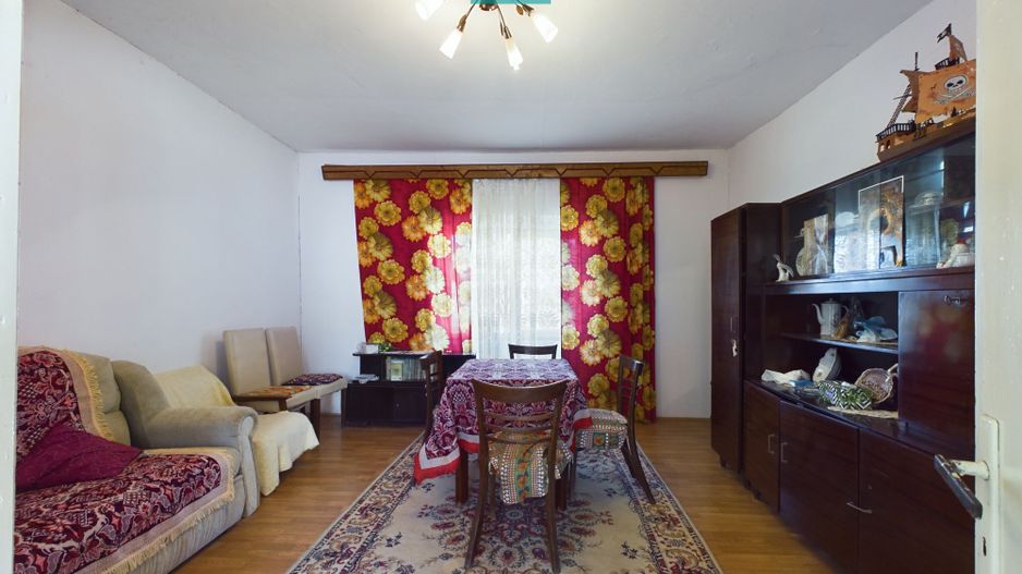 Casă cu teren generos de 2,880mp în Secusigiu - Poză 2