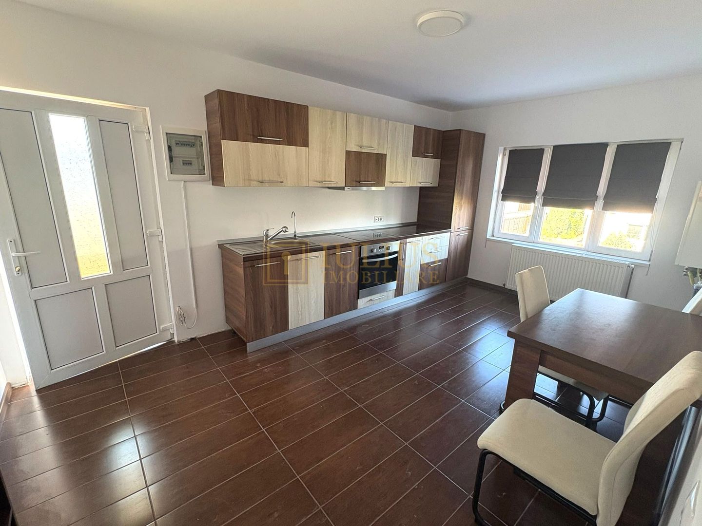Apartament la curte, 2 băi, loc de parcare, zona linistita, dressing - Poză 6