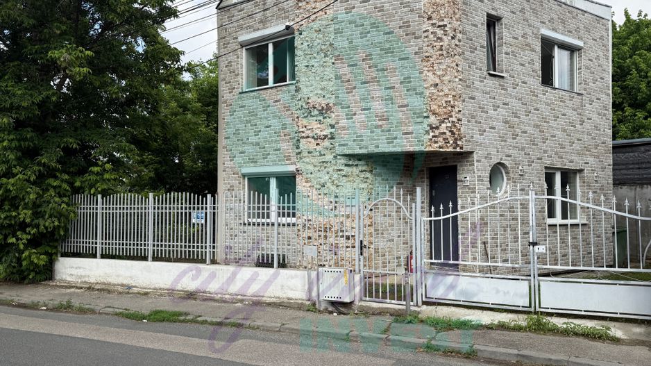 Casa receptionata in 2025 singura in curte - Poză 1