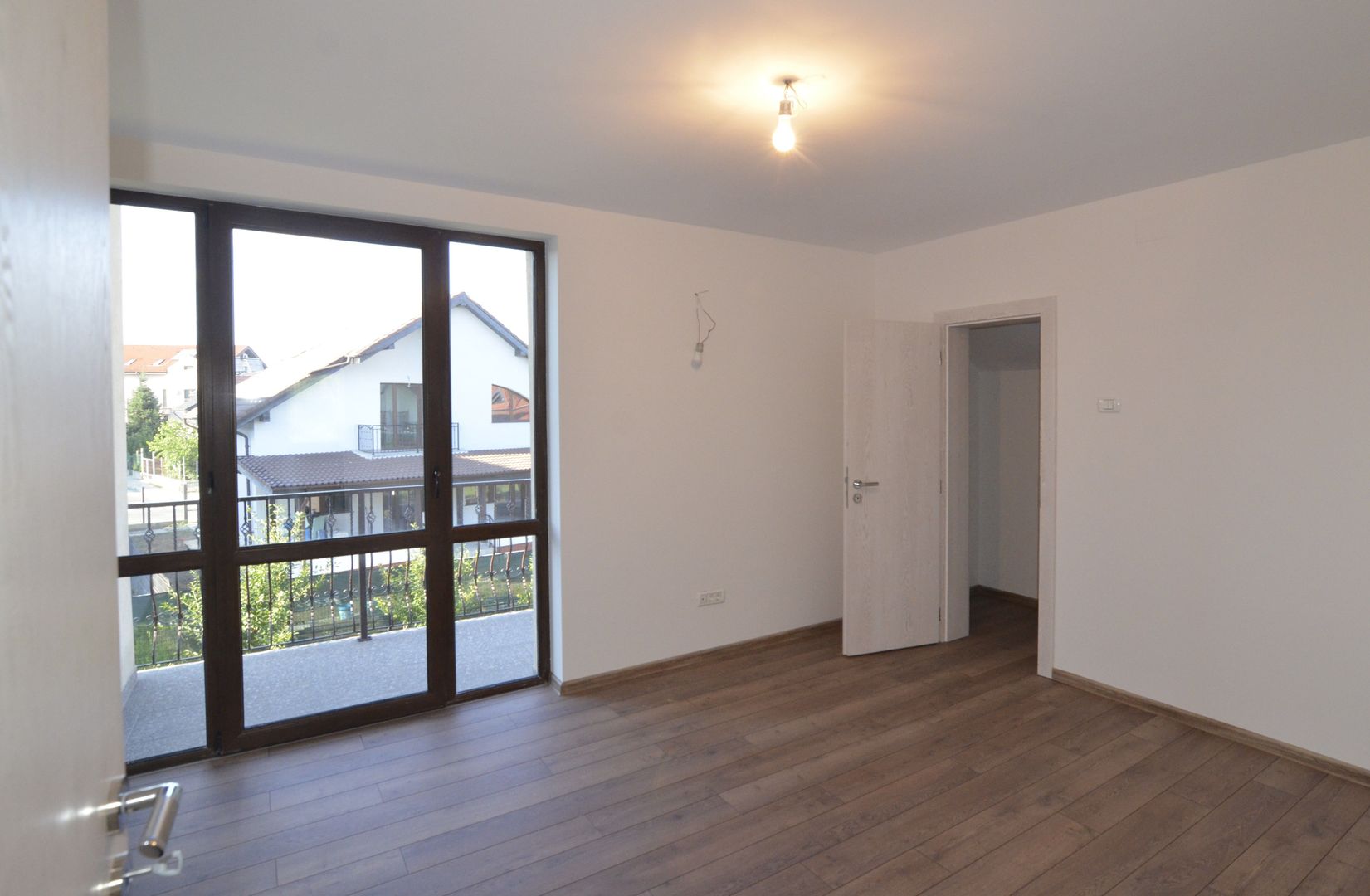 Inchiriem casa noua individuala 4 camere cu garaj - Poză 10