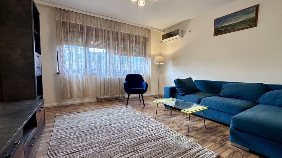 Apartament decomandat 3 camere de închiriat în Piața Bălcescu - Poză 1