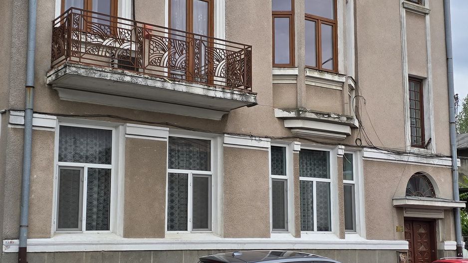 Apartament 3 camere decomandat  Hala Traian - Poză 1