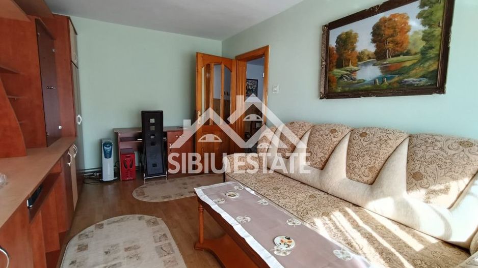 Apartament de vanzare cu 3 camere, decomandat - Valea Aurie - Poză 2