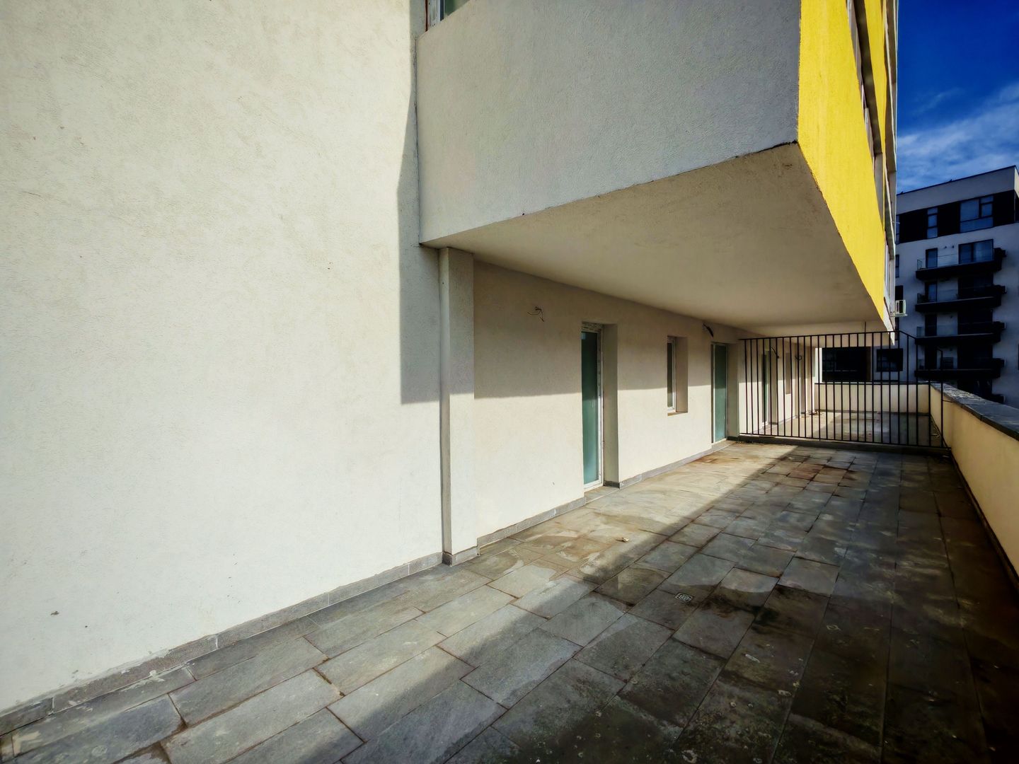 Apartament 2 camere decomandat,TERASA  130 mp, Vedere SUPERBA,PARCARE - Poză 5