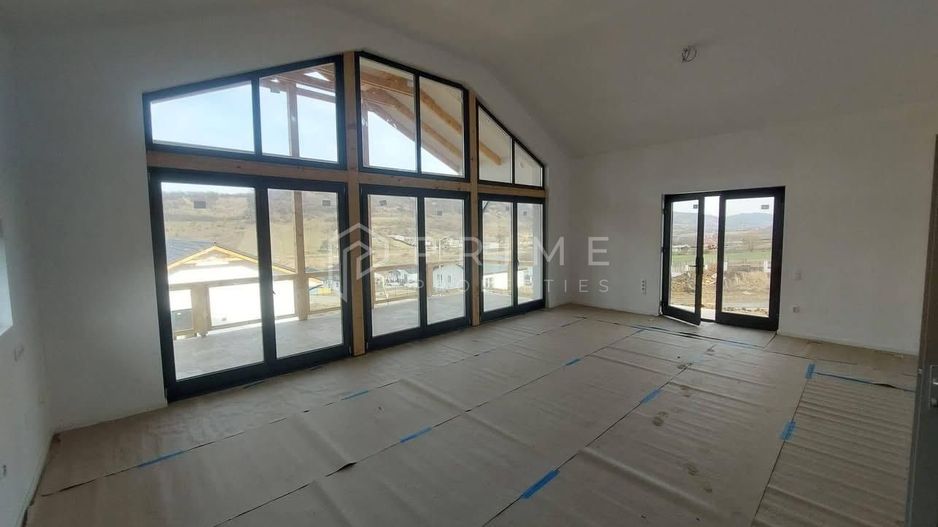 Vilă chalet modern cu perete panoramic de sticlă - Livezeni, Mureș - Poză 6