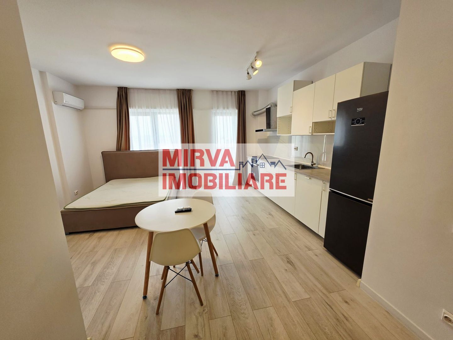 Studio decomandat de închiriat – mobilat si utilat | parcare inclusă - Poză 2