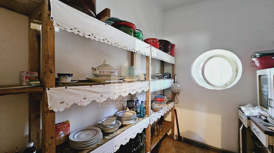 Casa individuala de vanzare, Lipoveni - Centru - Poză 6