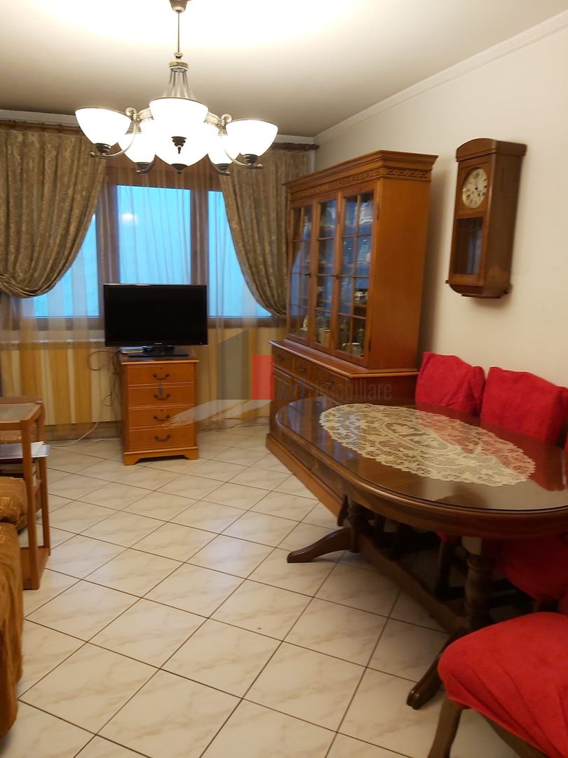 Apartamentul "SUPERMETO", BLOC STRADAL, REABILITAT - Poză 1