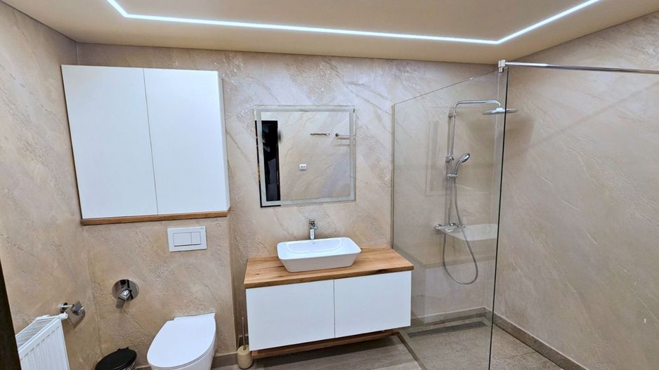 De vanzare - Casa 2 camere, renovata - singur in curte -Piata Centrala - Poză 3