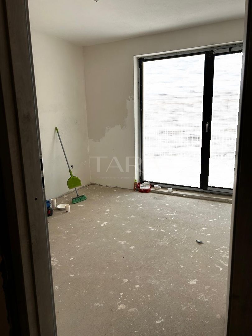 Apartament tip penthouse in Floresti - Poză 1