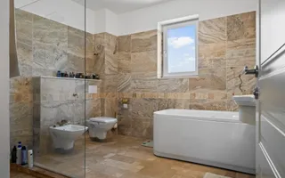 Oportunitate Rară: Vilă pe Lac | 1.898 mp Teren | Piscină - Poză 12