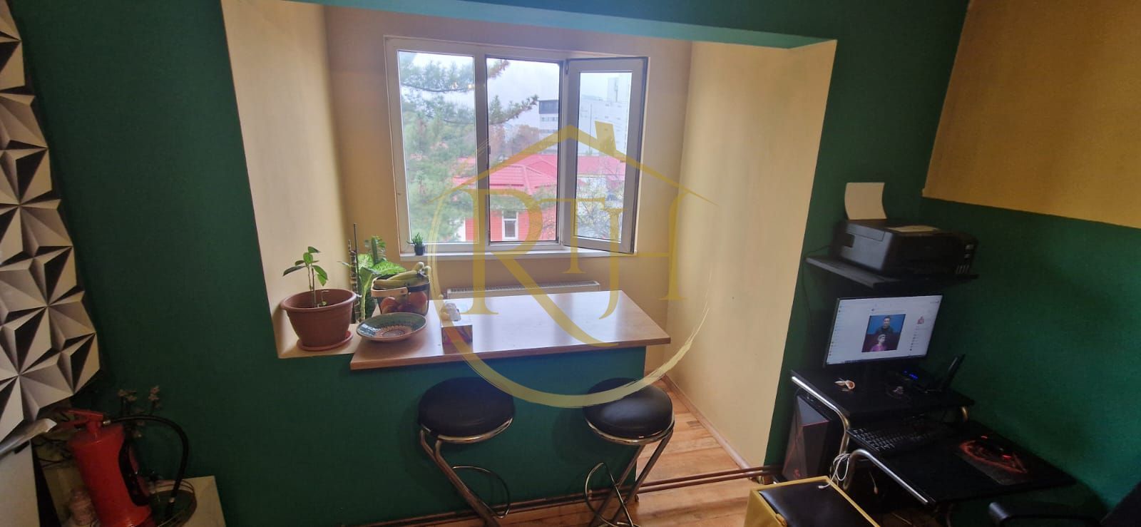 Vand apartament cu 4 camere in zona spitalul judetean,comision ,,0'' - Poză 3