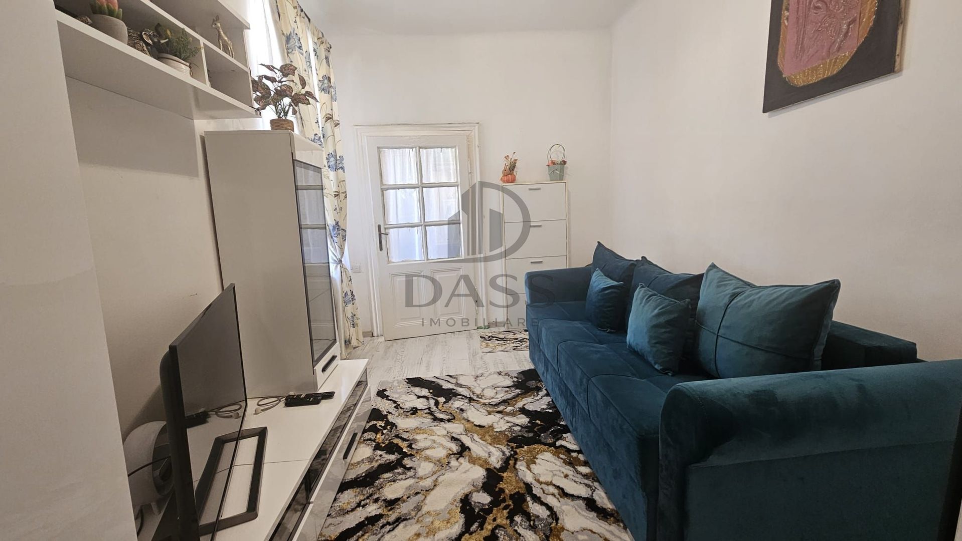 2 camere în inima orașului – ideal pentru locuit sau investiție - Poză 1