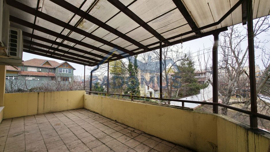 Vilă spațioasă, central, ideală pentru activități comerciale/birouri - Poză 25