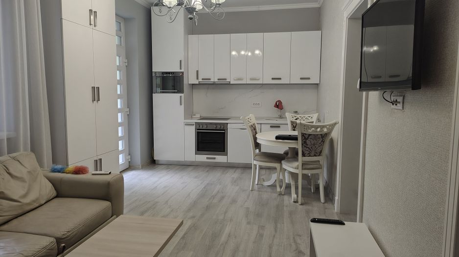 Apartament 3 camere la casa ,ultracentral, 550 E neg. Comision 50% - Poză 2