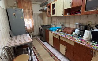 Apartament cu 3 camere de vanzare în Cugir - Poză 5