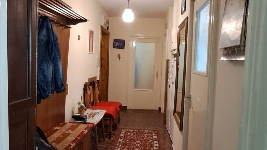 Apartament cu 3 camere, parter inalt, zona Sovata-malul Crisului - Poză 12
