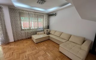 Vila spatioasa 6 dormitoare | gradina | Garaj - Poză 1
