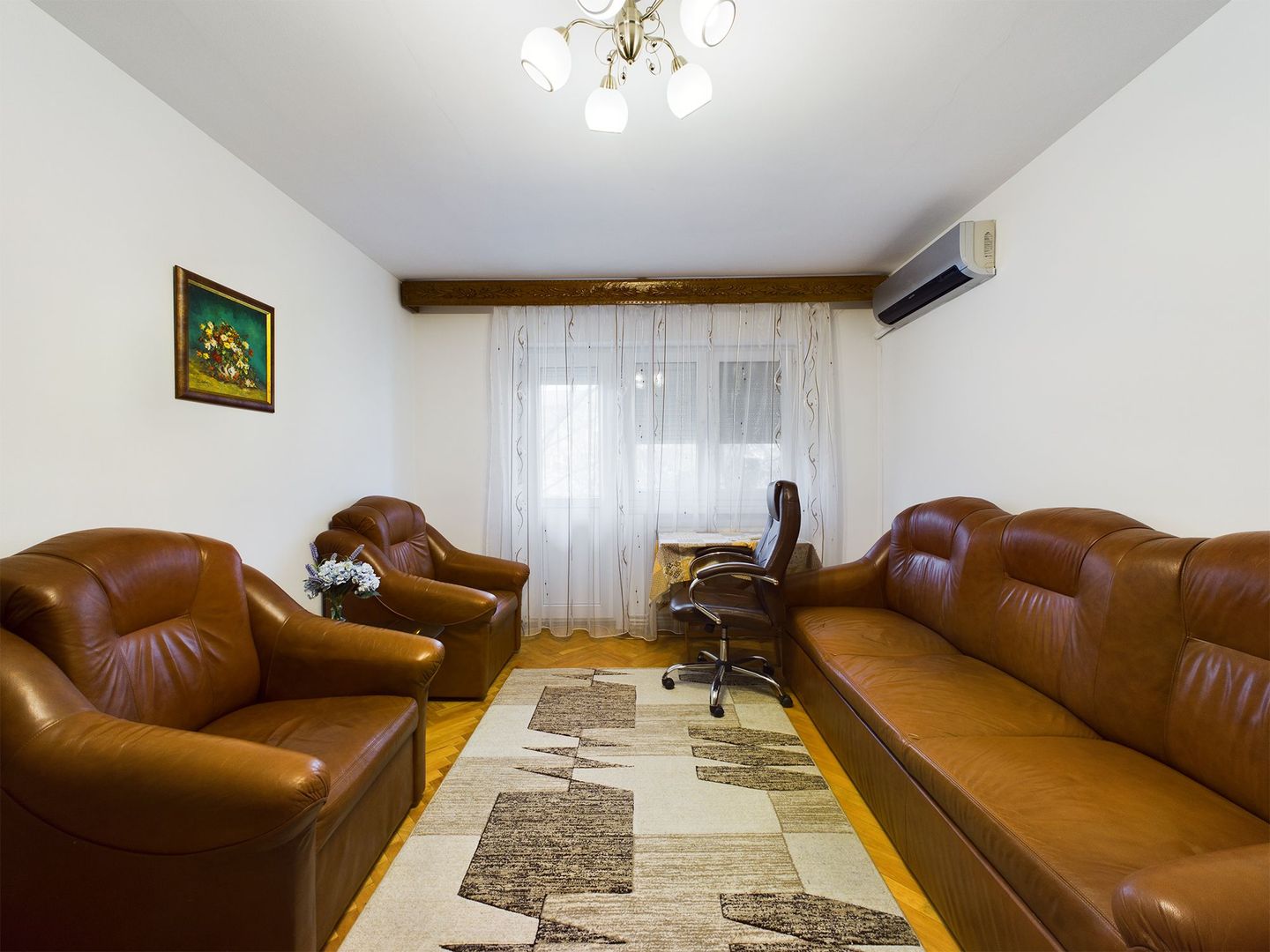 Apartament central cu 3 camere - Poză 1
