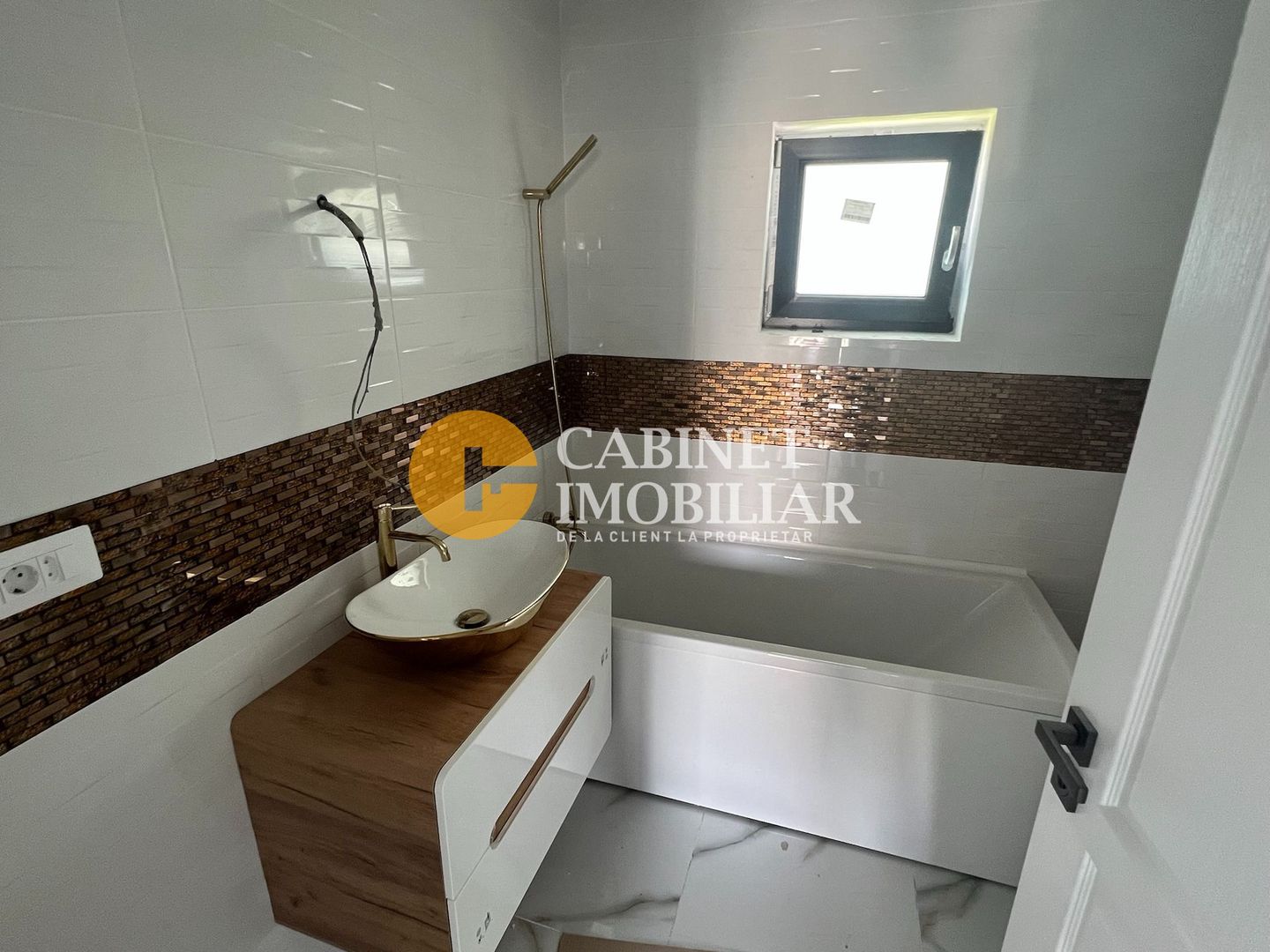 Casa individuala - complex PREMIUM - PLACA beton - 440mp teren - Poză 3