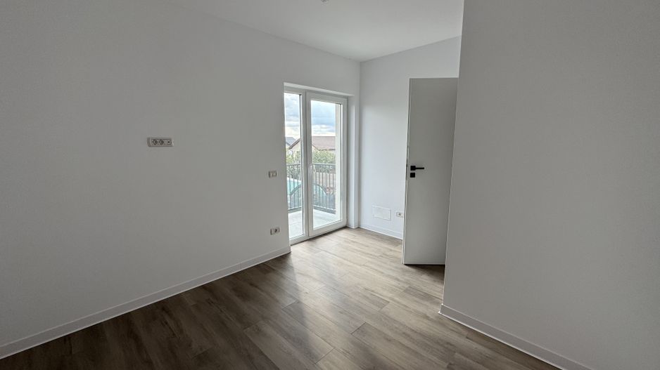 1\2 Duplex Utvin P+E,4Camere,2 Bai,Toate Utilitatile - Poză 8