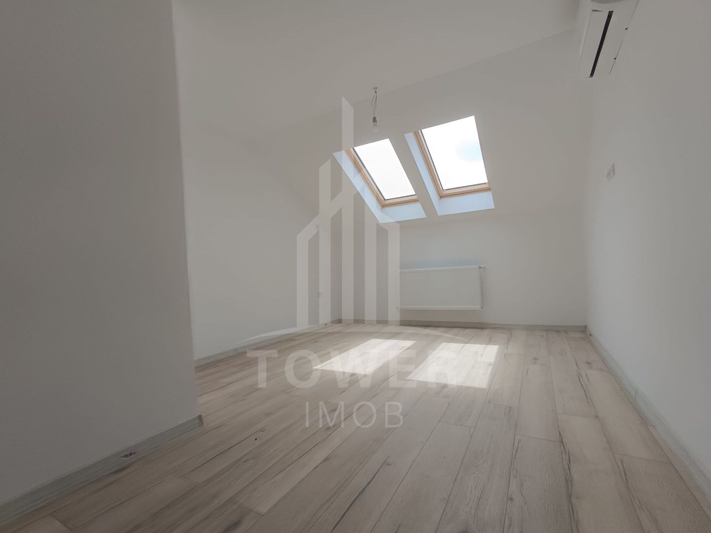 Garsonieră la mansardă, bloc nou - Poză 1