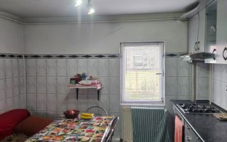 Apartament cu 3 camere ~ zona Brosteni / Colegiu ~ etaj 3 din 4 - Poză 8