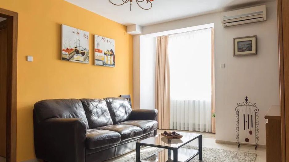 Apartament spatios Universitate metrou - Poză 1