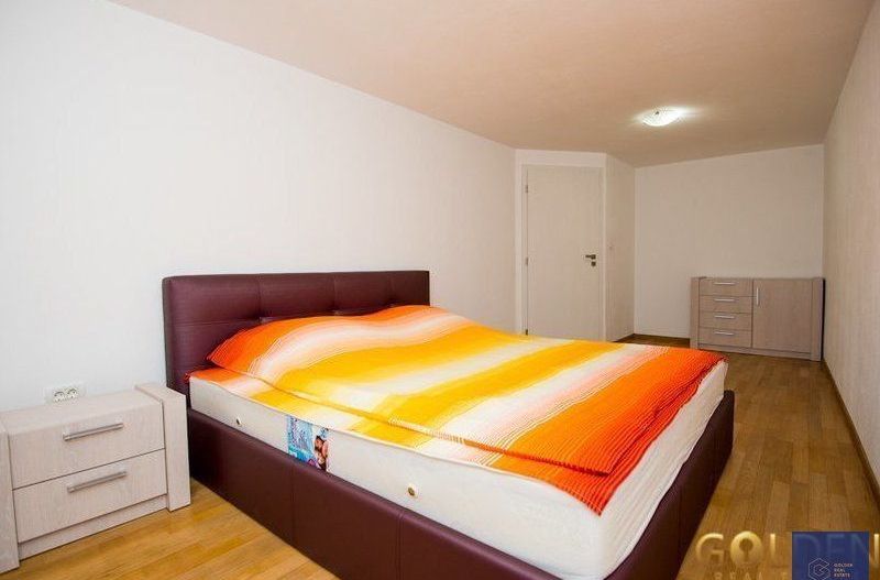 Apartament  B-dul Revolutiei, cladire perioada interbelica, comision 0% - Poză 5