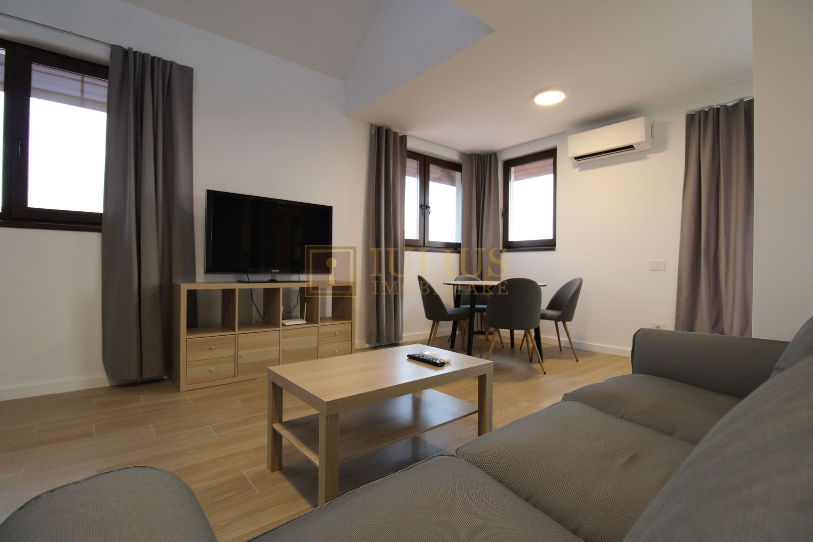 LOFT amenajat modern, 2 bai. Zona de sud. - Poză 1
