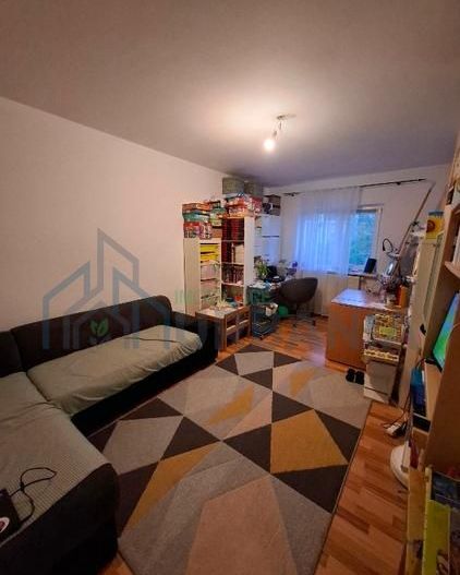Apartament 3 camere decomandat - Poză 1