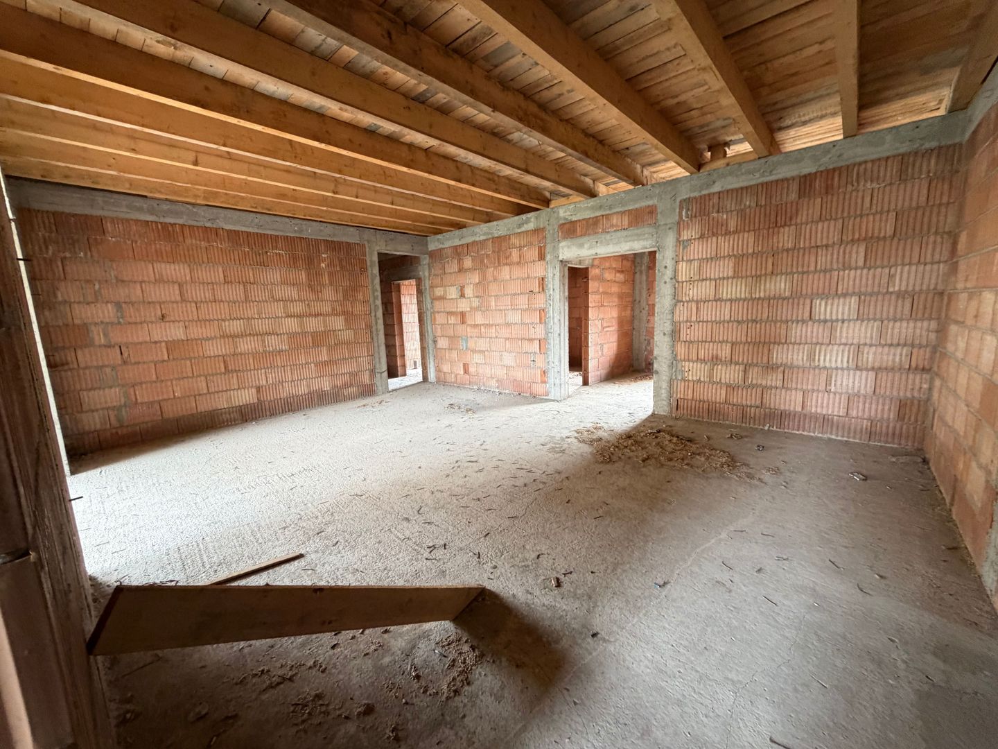 Casă de vânzare 260 mp utili + 1052 mp teren in centrul orasului Covasna - Poză 24