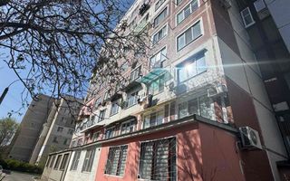 Se vinde apartament vizavi de parc - Poză 1
