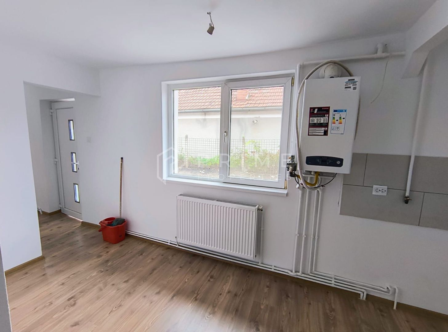 Casă cu 3 camere de vânzare, la cheie, în Unirii, Târgu Mureș - Poză 4