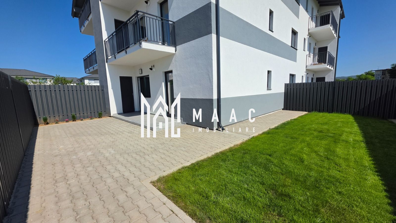 Apartament 2 camere de vânzare Selimbar | Central | curte 90 mp, parcare - Poză 1