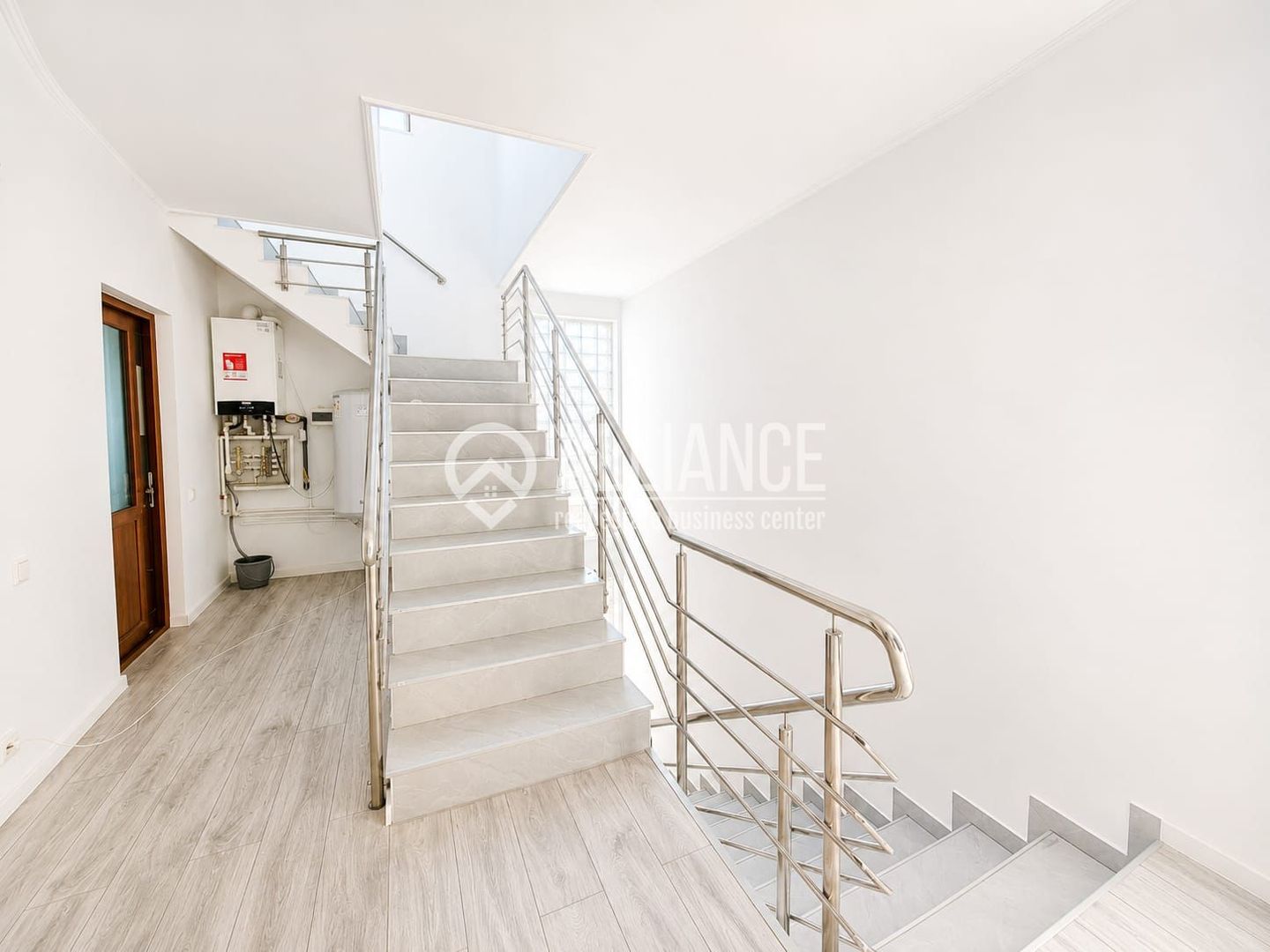 VALU LUI TRAIAN -Casa 6 Camere P+1+M 201 mp utili - Poză 7