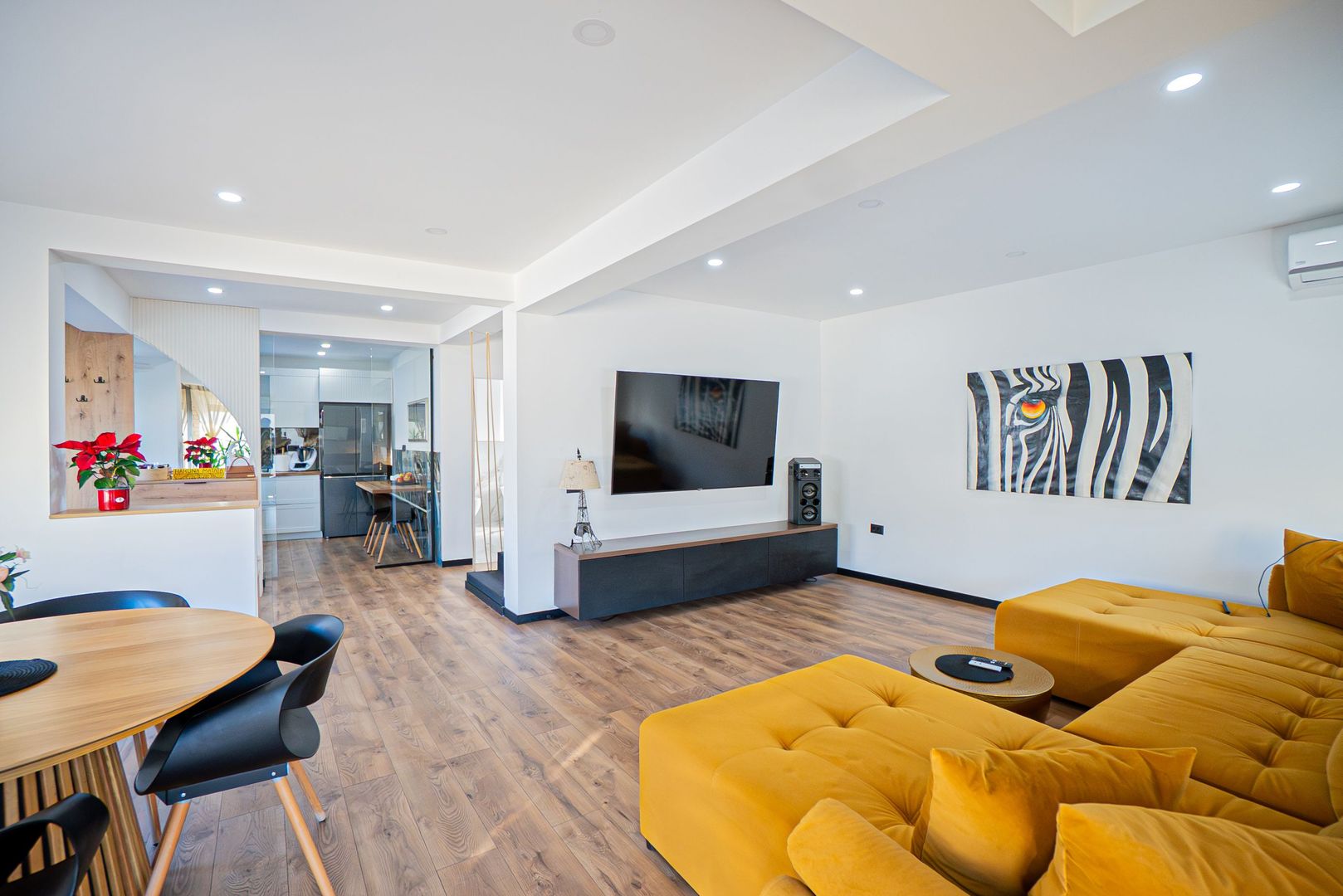 Lumina – Casa P+1E de vânzare, mobilată/echipata, cu piscină si garaj. - Poză 2