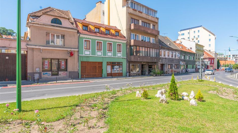 Casa cu spatiu comercial si 9 camere in zona istorica a Brasovului - Poză 3