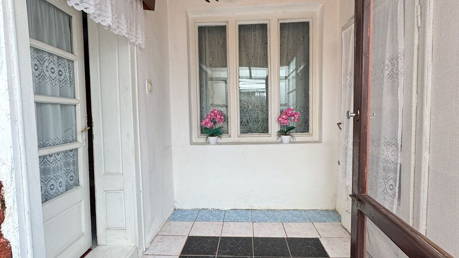 De vânzare Casă în Grădiște, curte + grădină proprie generoasă Arad - Poză 8