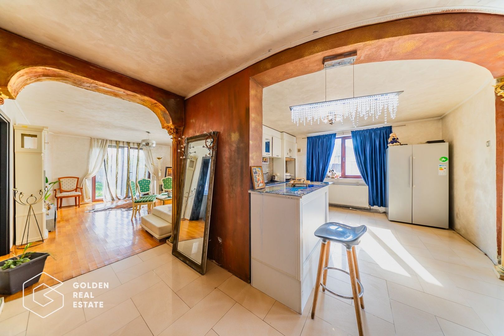 Casa spatioasa cu piscina si teren generos in Bujac - Poză 5