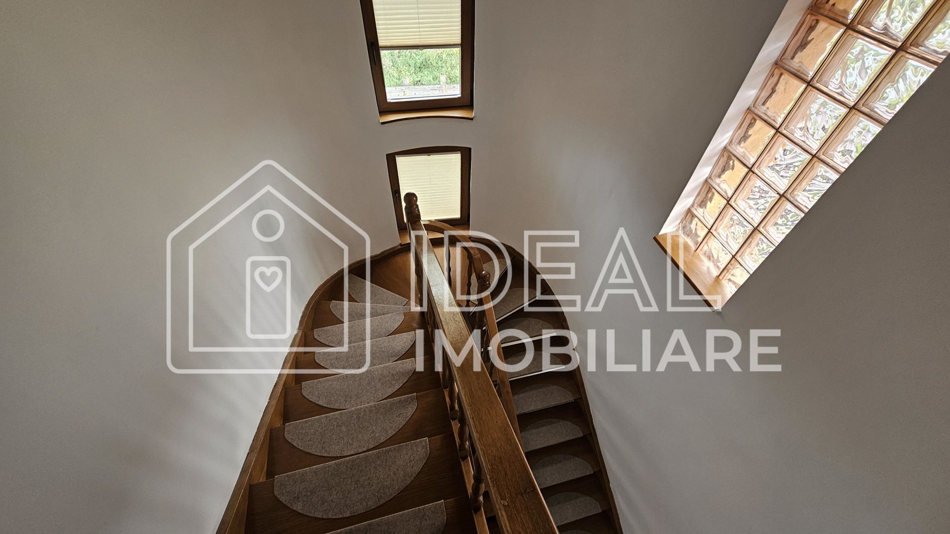 Casă deosebită, cu 5 camere, cu teren de 1132 mp – Cisnădioara - Poză 23