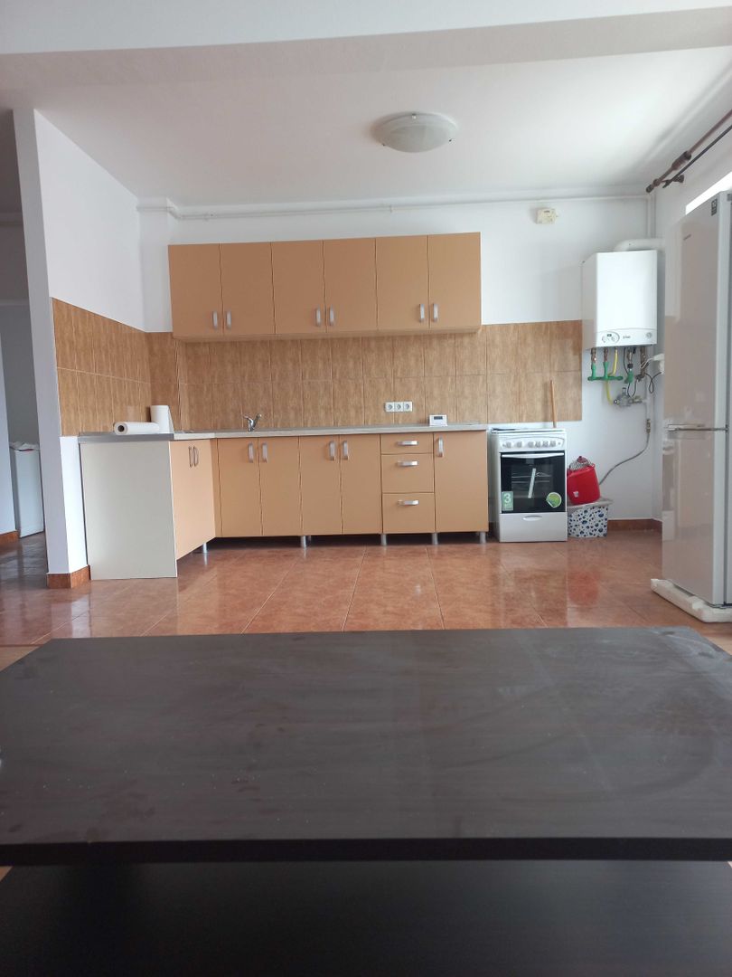 BRASADAS vinde ap 2 cam 70 mp cu parcare in zona centrala. - Poză 3