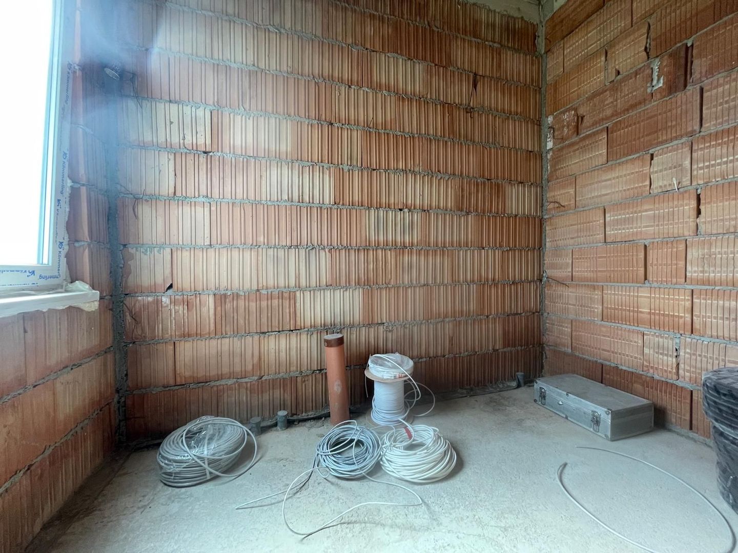 Duplex despartit prin camera tehnica, 3 dormitoare, Mosnita Noua - Poză 8