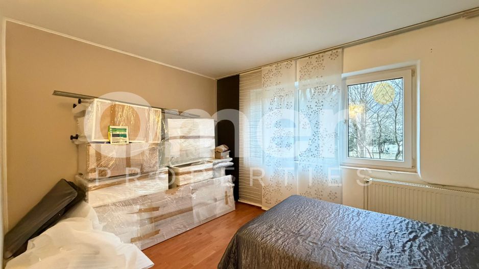 Apartament cu 4 camere, decomandat, etaj intermediar, garaj inclus, Victoriei - Poză 2