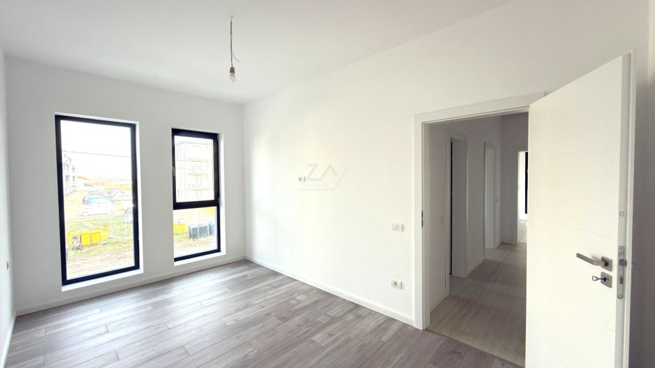 Etaj 1. Decomandat - bucatarie inchisa. Drum asfaltat. Loc de parcare. - Poză 7