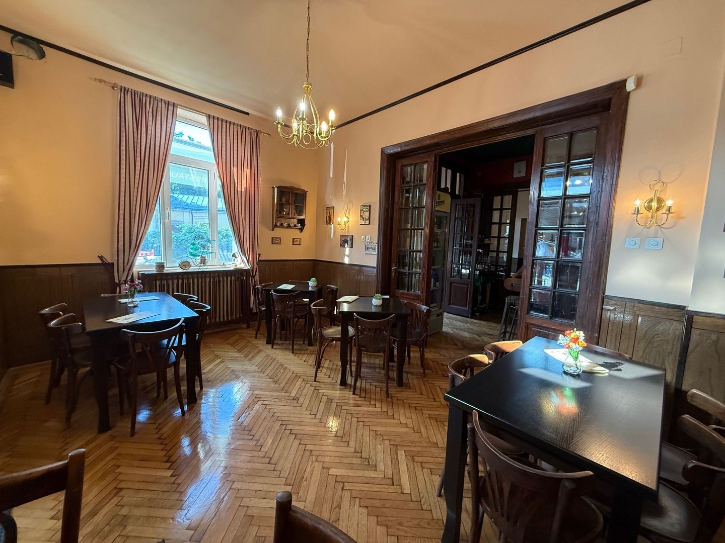 VILA LOCATIE UNICA GRADINA ICOANEI - Poză 1