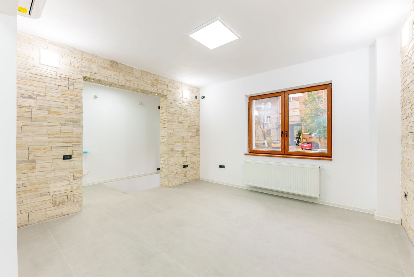 Clădire modernă P+1+M în centrul orașului - Poză 3